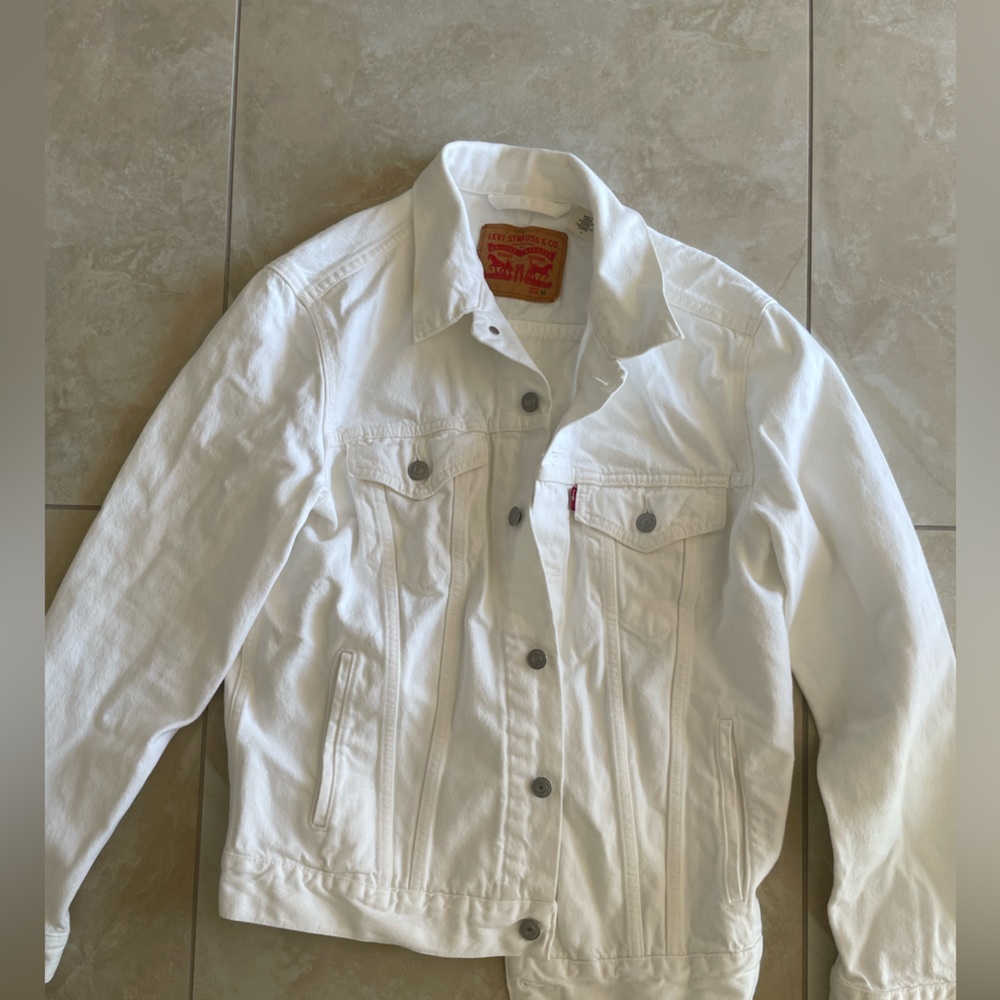 White jacket Levi’s